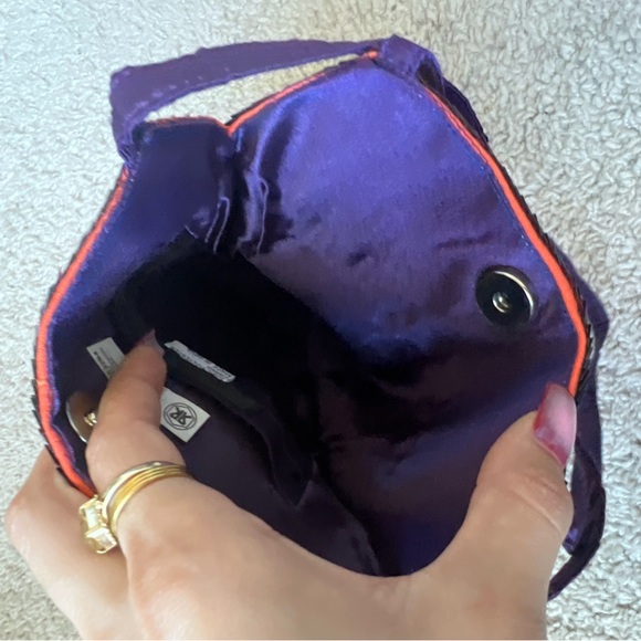 Vintage Guess mini sequin purse! - Picture 8 of 8